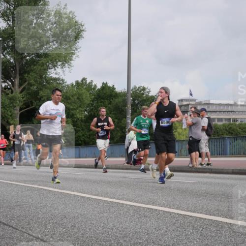 29.06.2025 - hella hamburg halbmarathon Luisa Fischer http://msf.ph/oto/8502645 29.06.2025 10:11:40 Kennedybrücke 188, 6590, 9457, 7453, 1147, 1188, 2978, 5100, 5885, 6590, 7348, 7453, 9457, 9616, 9718, 9966 meine-sportfotos.de