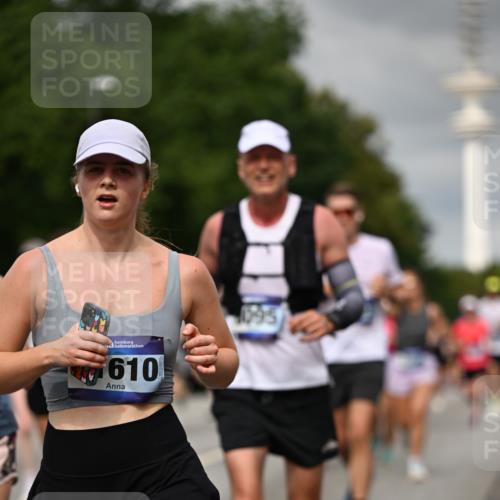 29.06.2025 - hella hamburg halbmarathon Dr. Thomas Lammeyer http://msf.ph/oto/8502648 29.06.2025 10:25:42 Kennedybrücke 1401, 2271, 2315, 2353, 2635, 2956, 3122, 3770, 3817, 4697, 4786, 5061, 5122, 5373, 5395, 5493, 5759, 5957, 6086, 7075, 7228, 7522, 7553, 7781, 8095, 8286, 9108, 9369, 9499, 9532, 9624, 10019, 10125, 10374, 10874, 11117 meine-sportfotos.de