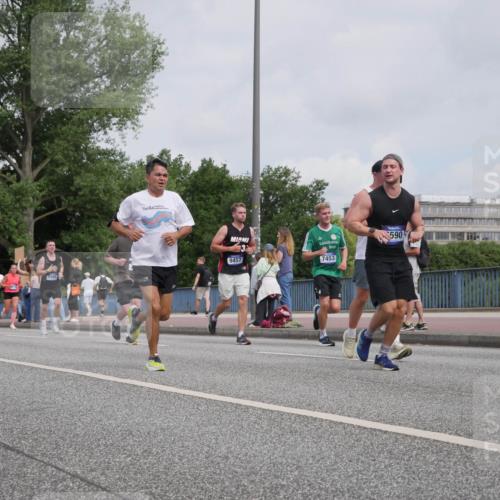29.06.2025 - hella hamburg halbmarathon Luisa Fischer http://msf.ph/oto/8502650 29.06.2025 10:11:40 Kennedybrücke 1188, 9457, 7453, 590, 1147, 1188, 2978, 5100, 5885, 6590, 7348, 7453, 9457, 9616, 9718, 9966 meine-sportfotos.de