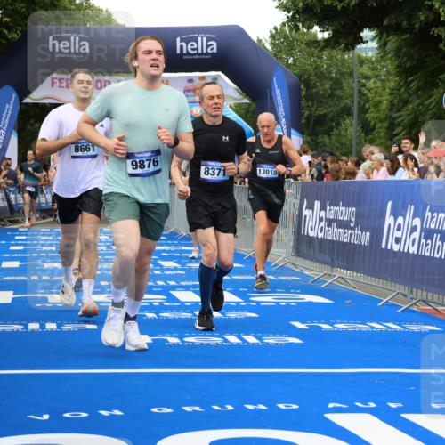 29.06.2025 - hella hamburg halbmarathon Strokosch-Dieckow http://msf.ph/oto/8502658 29.06.2025 10:52:25 Ziel 3715, 4140, 4587, 7178, 7232, 8371, 8661, 9145, 9876, 11791, 13015, 13211, 13301, 13707, 14561, 15144, 15980, 17773, 17997 meine-sportfotos.de