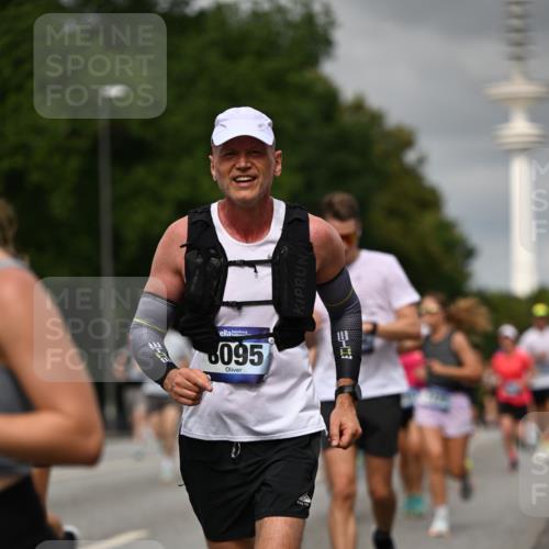 29.06.2025 - hella hamburg halbmarathon Dr. Thomas Lammeyer http://msf.ph/oto/8502659 29.06.2025 10:25:43 Kennedybrücke 1072, 1191, 1250, 1401, 2271, 2315, 2353, 2635, 2956, 3122, 3606, 3770, 3817, 4697, 4786, 5061, 5122, 5373, 5395, 5493, 5759, 5957, 6086, 7075, 7228, 7522, 7553, 7781, 8095, 8286, 9108, 9369, 9499, 9532, 9624, 10019, 10125, 10374, 10874, 11117 meine-sportfotos.de