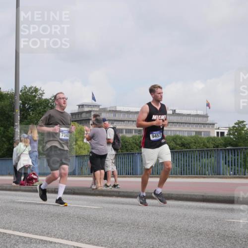 29.06.2025 - hella hamburg halbmarathon Luisa Fischer http://msf.ph/oto/8502666 29.06.2025 10:11:42 Kennedybrücke 1188, 7348, 9457, 1147, 1188, 2978, 5885, 6590, 6674, 7348, 7453, 9457, 9718, 9966, 10857 meine-sportfotos.de