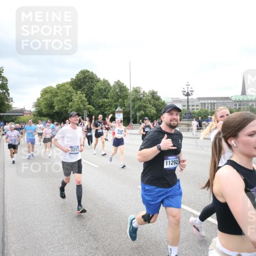 29.06.2025 - hella hamburg halbmarathon Jannik Wohlers http://msf.ph/oto/8502675 29.06.2025 10:58:40 Lombardsbrücke 1751, 1839, 2057, 2621, 3231, 3373, 3536, 3966, 4312, 4577, 4648, 5016, 5211, 5400, 6167, 6301, 6599, 6969, 7288, 7910, 8544, 8545, 8547, 8631, 8932, 10105, 10548, 10814, 10995, 11292, 11768, 11786, 11834, 11918, 12389, 12636, 12637, 12759, 13089, 13095, 13260, 13571, 15065, 15068, 15099, 15624, 17702, 18051, 18549, 18558, 18601, 19150, 19174 meine-sportfotos.de