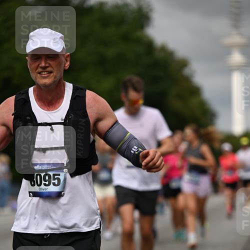 29.06.2025 - hella hamburg halbmarathon Dr. Thomas Lammeyer http://msf.ph/oto/8502686 29.06.2025 10:25:43 Kennedybrücke 1072, 1191, 1250, 1401, 2271, 2315, 2353, 2635, 2956, 3122, 3606, 3770, 3817, 4697, 4786, 5061, 5122, 5373, 5395, 5493, 5759, 5957, 6086, 7075, 7228, 7522, 7553, 7781, 8095, 8286, 9108, 9369, 9499, 9532, 9624, 10019, 10125, 10374, 10874, 11117 meine-sportfotos.de