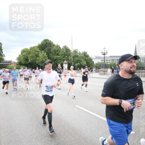 29.06.2025 - hella hamburg halbmarathon Jannik Wohlers http://msf.ph/oto/8502698 29.06.2025 10:58:40 Lombardsbrücke 1751, 1839, 2057, 2621, 3231, 3373, 3536, 3966, 4312, 4577, 4648, 5016, 5211, 5400, 6167, 6301, 6599, 6969, 7288, 7910, 8544, 8545, 8547, 8631, 8932, 10105, 10548, 10814, 10995, 11292, 11768, 11786, 11834, 11918, 12389, 12636, 12637, 12759, 13089, 13095, 13260, 13571, 15065, 15068, 15099, 15624, 17702, 18051, 18549, 18558, 18601, 19150, 19174 meine-sportfotos.de