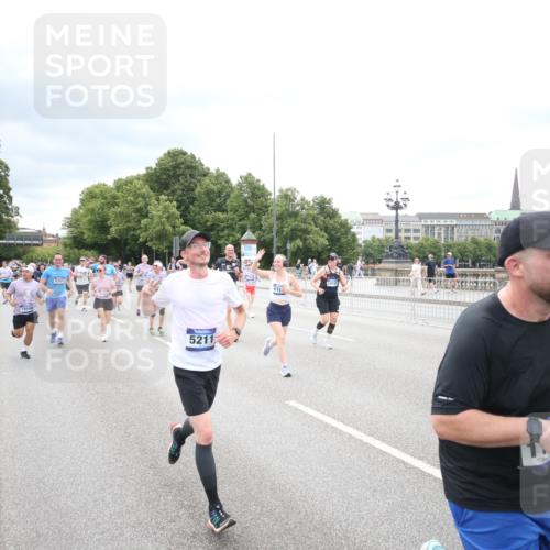 29.06.2025 - hella hamburg halbmarathon Jannik Wohlers http://msf.ph/oto/8502703 29.06.2025 10:58:40 Lombardsbrücke 1751, 1839, 2057, 2621, 3231, 3373, 3536, 3966, 4312, 4577, 4648, 5016, 5211, 5400, 6167, 6301, 6599, 6969, 7288, 7910, 8544, 8545, 8547, 8631, 8932, 10105, 10548, 10814, 10995, 11292, 11768, 11786, 11834, 11918, 12389, 12636, 12637, 12759, 13089, 13095, 13260, 13571, 15065, 15068, 15099, 15624, 17702, 18051, 18549, 18558, 18601, 19150, 19174 meine-sportfotos.de