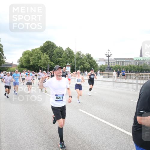 29.06.2025 - hella hamburg halbmarathon Jannik Wohlers http://msf.ph/oto/8502707 29.06.2025 10:58:40 Lombardsbrücke 1751, 1839, 2057, 2621, 3231, 3373, 3536, 3966, 4312, 4577, 4648, 5016, 5211, 5400, 6167, 6301, 6599, 6969, 7288, 7910, 8544, 8545, 8547, 8631, 8932, 10105, 10548, 10814, 10995, 11292, 11768, 11786, 11834, 11918, 12389, 12636, 12637, 12759, 13089, 13095, 13260, 13571, 15065, 15068, 15099, 15624, 17702, 18051, 18549, 18558, 18601, 19150, 19174 meine-sportfotos.de