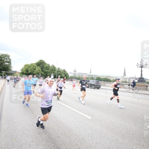 29.06.2025 - hella hamburg halbmarathon Jannik Wohlers http://msf.ph/oto/8502712 29.06.2025 10:58:42 Lombardsbrücke 1751, 1839, 2057, 2621, 2861, 3035, 3231, 3373, 3536, 3966, 4312, 4577, 4648, 5016, 5211, 5400, 5646, 6167, 6301, 6599, 6969, 7288, 7910, 8544, 8545, 8547, 8631, 8748, 8750, 8932, 9179, 10105, 10548, 10807, 10814, 10995, 11292, 11768, 11786, 11834, 11918, 12636, 12637, 12759, 13260, 15065, 15068, 15099, 15624, 17702, 18051, 18549, 18558, 18601, 19150, 19174 meine-sportfotos.de