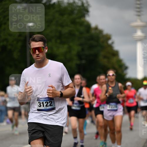 29.06.2025 - hella hamburg halbmarathon Dr. Thomas Lammeyer http://msf.ph/oto/8502719 29.06.2025 10:25:44 Kennedybrücke 1072, 1191, 1250, 1401, 2271, 2315, 2353, 2635, 2815, 3122, 3606, 3770, 3817, 4697, 4786, 5061, 5122, 5373, 5395, 5493, 5759, 5957, 6086, 7075, 7228, 7522, 7553, 7781, 8095, 8286, 9369, 9499, 9532, 9624, 10019, 10125, 10374, 10874, 11117, 11425 meine-sportfotos.de
