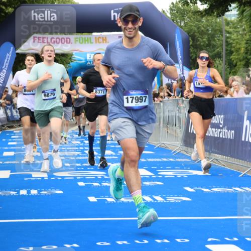 29.06.2025 - hella hamburg halbmarathon Strokosch-Dieckow http://msf.ph/oto/8502721 29.06.2025 10:52:23 Ziel 3715, 4140, 4419, 4587, 6164, 7178, 7232, 7896, 8371, 8661, 9145, 9876, 11791, 13015, 13211, 13707, 14561, 15144, 15446, 15980, 17773, 17997 meine-sportfotos.de