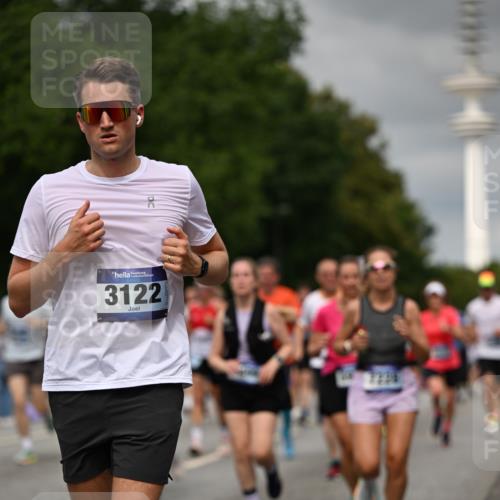 29.06.2025 - hella hamburg halbmarathon Dr. Thomas Lammeyer http://msf.ph/oto/8502730 29.06.2025 10:25:45 Kennedybrücke 1072, 1191, 1250, 1401, 2271, 2315, 2353, 2635, 2815, 3122, 3606, 3770, 3817, 4697, 4786, 5061, 5122, 5373, 5395, 5412, 5493, 5759, 5957, 6086, 7075, 7228, 7522, 7553, 7781, 8095, 8286, 9326, 9369, 9483, 9499, 9532, 9624, 10019, 10125, 10374, 10874, 11117, 11425 meine-sportfotos.de