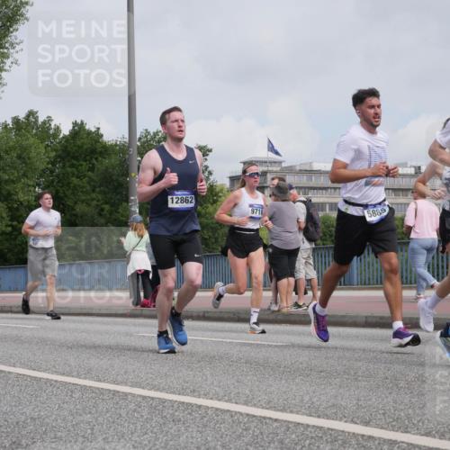29.06.2025 - hella hamburg halbmarathon Luisa Fischer http://msf.ph/oto/8502734 29.06.2025 10:11:48 Kennedybrücke 667, 12862, 9718, 5885, 7347, 1147, 1188, 2427, 2978, 4859, 5885, 6674, 7198, 9718, 9823, 10092, 10857 meine-sportfotos.de