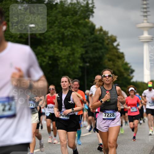 29.06.2025 - hella hamburg halbmarathon Dr. Thomas Lammeyer http://msf.ph/oto/8502743 29.06.2025 10:25:45 Kennedybrücke 1072, 1191, 1250, 1401, 2271, 2315, 2353, 2635, 2815, 3122, 3606, 3770, 3817, 4697, 4786, 5061, 5122, 5373, 5395, 5412, 5493, 5759, 5957, 6086, 7075, 7228, 7522, 7553, 7781, 8095, 8286, 9326, 9369, 9483, 9499, 9532, 9624, 10019, 10125, 10374, 10874, 11117, 11425 meine-sportfotos.de