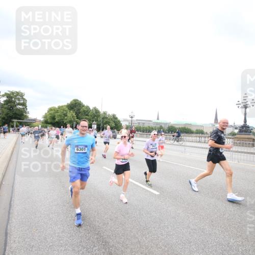 29.06.2025 - hella hamburg halbmarathon Jannik Wohlers http://msf.ph/oto/8502746 29.06.2025 10:58:43 Lombardsbrücke 1751, 1839, 2057, 2621, 2667, 2861, 3035, 3231, 3373, 3449, 3536, 3966, 4312, 4577, 4648, 5016, 5211, 5400, 5646, 6167, 6301, 6599, 6969, 7288, 7379, 7910, 8544, 8545, 8547, 8631, 8748, 8750, 8932, 9179, 10105, 10548, 10807, 10814, 10995, 11292, 11630, 11768, 11786, 11834, 11918, 12636, 12637, 12759, 13260, 15065, 15068, 15099, 15624, 17702, 18549, 18558, 18601, 19150, 19174 meine-sportfotos.de