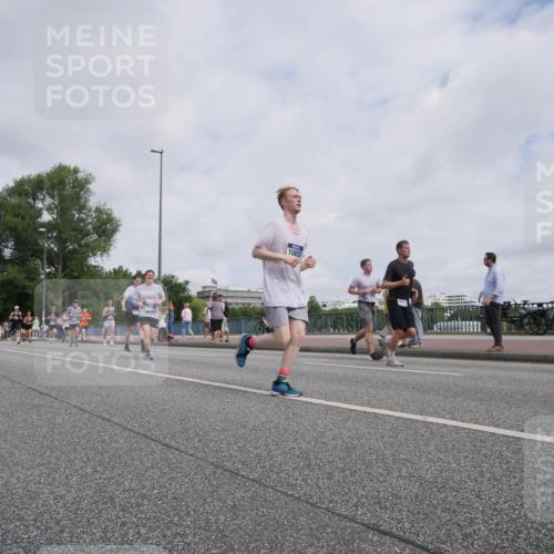 29.06.2025 - hella hamburg halbmarathon Luisa Fischer http://msf.ph/oto/8502765 29.06.2025 10:11:53 Kennedybrücke 10857, 2427, 4859, 6674, 7198, 9823, 9951, 9958, 10092, 10609, 10857 meine-sportfotos.de