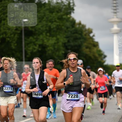 29.06.2025 - hella hamburg halbmarathon Dr. Thomas Lammeyer http://msf.ph/oto/8502773 29.06.2025 10:25:46 Kennedybrücke 1072, 1191, 1250, 1401, 2271, 2315, 2353, 2529, 2635, 2815, 2841, 3122, 3606, 3770, 3817, 4697, 4786, 5061, 5122, 5373, 5395, 5412, 5493, 5759, 5957, 6086, 6103, 7075, 7228, 7522, 7781, 8095, 8286, 8959, 9326, 9369, 9483, 9499, 9532, 9624, 10019, 10125, 10374, 10787, 10874, 11117, 11425 meine-sportfotos.de