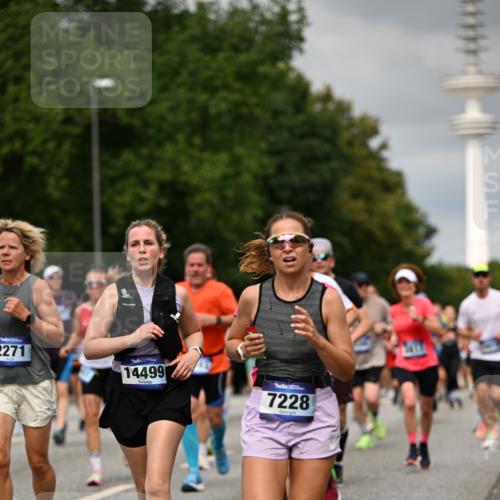 29.06.2025 - hella hamburg halbmarathon Dr. Thomas Lammeyer http://msf.ph/oto/8502781 29.06.2025 10:25:46 Kennedybrücke 1072, 1191, 1250, 1401, 2271, 2315, 2353, 2529, 2635, 2815, 2841, 3122, 3606, 3770, 3817, 4697, 4786, 5061, 5122, 5373, 5395, 5412, 5493, 5759, 5957, 6086, 6103, 7075, 7228, 7522, 7781, 8095, 8286, 8959, 9326, 9369, 9483, 9499, 9532, 9624, 10019, 10125, 10374, 10787, 10874, 11117, 11425 meine-sportfotos.de