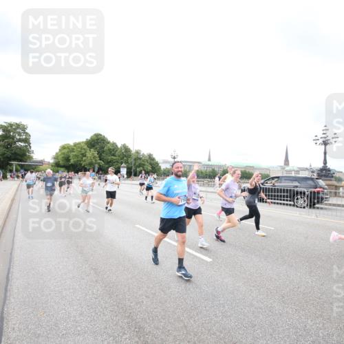 29.06.2025 - hella hamburg halbmarathon Jannik Wohlers http://msf.ph/oto/8502782 29.06.2025 10:58:45 Lombardsbrücke 1751, 1839, 2621, 2667, 2861, 3035, 3231, 3373, 3449, 3536, 3966, 4312, 4577, 4648, 5016, 5211, 5400, 5646, 6167, 6301, 6351, 6599, 6969, 7288, 7379, 7910, 8544, 8631, 8748, 8750, 8932, 9179, 10105, 10548, 10807, 10814, 10995, 11292, 11418, 11630, 11768, 11786, 11834, 11918, 12636, 12637, 12759, 13260, 15065, 15068, 15099, 15624, 17702, 18549, 18558, 18601, 19150, 19174 meine-sportfotos.de