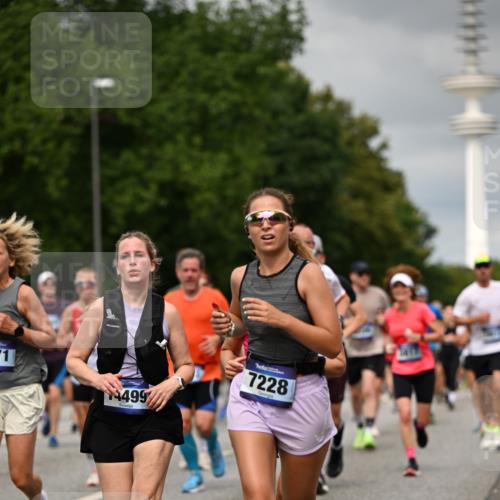 29.06.2025 - hella hamburg halbmarathon Dr. Thomas Lammeyer http://msf.ph/oto/8502785 29.06.2025 10:25:46 Kennedybrücke 1072, 1191, 1250, 1401, 2271, 2315, 2353, 2529, 2635, 2815, 2841, 3122, 3606, 3770, 3817, 4697, 4786, 5061, 5122, 5373, 5395, 5412, 5493, 5759, 5957, 6086, 6103, 7075, 7228, 7522, 7781, 8095, 8286, 8959, 9326, 9369, 9483, 9499, 9532, 9624, 10019, 10125, 10374, 10787, 10874, 11117, 11425 meine-sportfotos.de