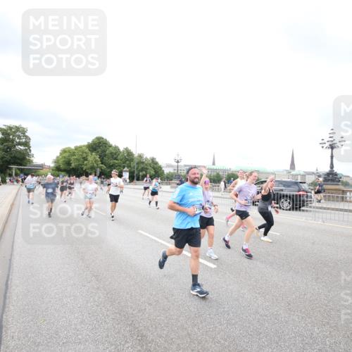 29.06.2025 - hella hamburg halbmarathon Jannik Wohlers http://msf.ph/oto/8502787 29.06.2025 10:58:45 Lombardsbrücke 1751, 1839, 2621, 2667, 2861, 3035, 3231, 3373, 3449, 3536, 3966, 4312, 4577, 4648, 5016, 5211, 5400, 5646, 6167, 6301, 6351, 6599, 6969, 7288, 7379, 7910, 8544, 8631, 8748, 8750, 8932, 9179, 10105, 10548, 10807, 10814, 10995, 11292, 11418, 11630, 11768, 11786, 11834, 11918, 12636, 12637, 12759, 13260, 15065, 15068, 15099, 15624, 17702, 18549, 18558, 18601, 19150, 19174 meine-sportfotos.de