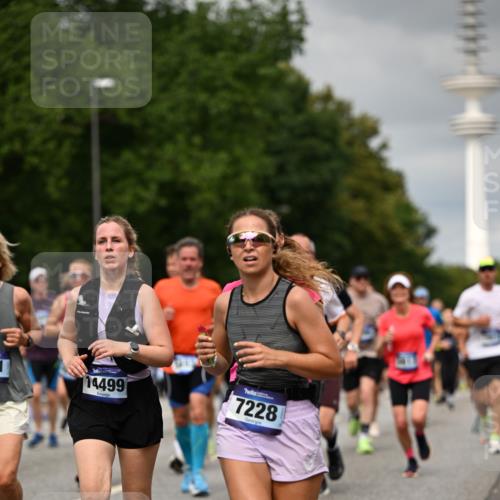 29.06.2025 - hella hamburg halbmarathon Dr. Thomas Lammeyer http://msf.ph/oto/8502789 29.06.2025 10:25:46 Kennedybrücke 1072, 1191, 1250, 1401, 2271, 2315, 2353, 2529, 2635, 2815, 2841, 3122, 3606, 3770, 3817, 4697, 4786, 5061, 5122, 5373, 5395, 5412, 5493, 5759, 5957, 6086, 6103, 7075, 7228, 7522, 7781, 8095, 8286, 8959, 9326, 9369, 9483, 9499, 9532, 9624, 10019, 10125, 10374, 10787, 10874, 11117, 11425 meine-sportfotos.de