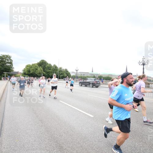 29.06.2025 - hella hamburg halbmarathon Jannik Wohlers http://msf.ph/oto/8502795 29.06.2025 10:58:45 Lombardsbrücke 1751, 1839, 2621, 2667, 2861, 3035, 3231, 3373, 3449, 3536, 3966, 4312, 4577, 4648, 5016, 5211, 5400, 5646, 6167, 6301, 6351, 6599, 6969, 7288, 7379, 7910, 8544, 8631, 8748, 8750, 8932, 9179, 10105, 10548, 10807, 10814, 10995, 11292, 11418, 11630, 11768, 11786, 11834, 11918, 12636, 12637, 12759, 13260, 15065, 15068, 15099, 15624, 17702, 18549, 18558, 18601, 19150, 19174 meine-sportfotos.de