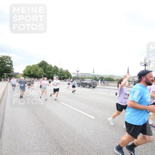 29.06.2025 - hella hamburg halbmarathon Jannik Wohlers http://msf.ph/oto/8502800 29.06.2025 10:58:45 Lombardsbrücke 1751, 1839, 2621, 2667, 2861, 3035, 3231, 3373, 3449, 3536, 3966, 4312, 4577, 4648, 5016, 5211, 5400, 5646, 6167, 6301, 6351, 6599, 6969, 7288, 7379, 7910, 8544, 8631, 8748, 8750, 8932, 9179, 10105, 10548, 10807, 10814, 10995, 11292, 11418, 11630, 11768, 11786, 11834, 11918, 12636, 12637, 12759, 13260, 15065, 15068, 15099, 15624, 17702, 18549, 18558, 18601, 19150, 19174 meine-sportfotos.de