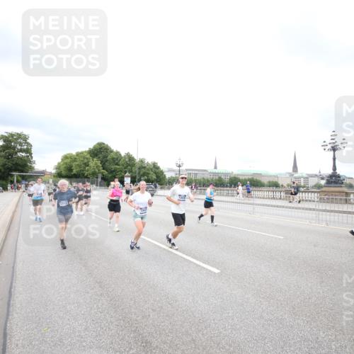 29.06.2025 - hella hamburg halbmarathon Jannik Wohlers http://msf.ph/oto/8502816 29.06.2025 10:58:46 Lombardsbrücke 1751, 1839, 2621, 2667, 2861, 3035, 3231, 3373, 3449, 3536, 3966, 4150, 4312, 5016, 5211, 5400, 5646, 6167, 6301, 6351, 6599, 6969, 7288, 7379, 7910, 8544, 8631, 8748, 8750, 8932, 9179, 10105, 10548, 10807, 10814, 10995, 11292, 11418, 11630, 11768, 11786, 11834, 11918, 12636, 12637, 13260, 15068, 15099, 15624, 17702, 18447, 18549, 18558, 18601, 19150, 19174 meine-sportfotos.de