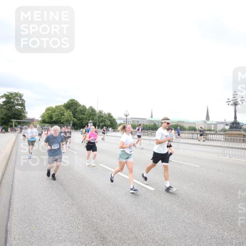 29.06.2025 - hella hamburg halbmarathon Jannik Wohlers http://msf.ph/oto/8502823 29.06.2025 10:58:47 Lombardsbrücke 1751, 1839, 2621, 2667, 2861, 3035, 3231, 3373, 3449, 3536, 3966, 4150, 4312, 5016, 5211, 5400, 5646, 6167, 6301, 6351, 6599, 6969, 7288, 7379, 7910, 8544, 8631, 8748, 8750, 8932, 9179, 10548, 10807, 10814, 11292, 11418, 11630, 11768, 11786, 11834, 11918, 12636, 12637, 13260, 15068, 15099, 15624, 17702, 18447, 18549, 18558, 18601, 19150, 19174 meine-sportfotos.de
