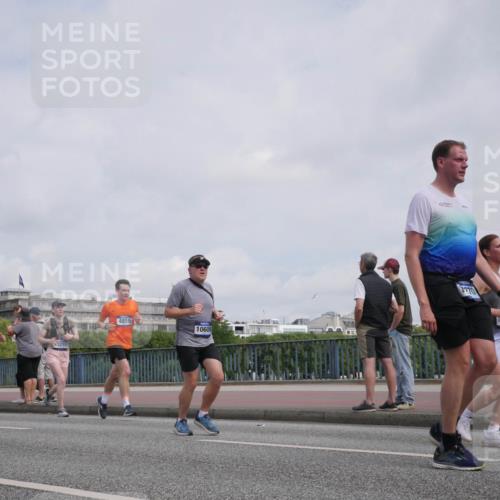 29.06.2025 - hella hamburg halbmarathon Luisa Fischer http://msf.ph/oto/8502826 29.06.2025 10:11:58 Kennedybrücke 10609, 2427, 3762, 4859, 7198, 9823, 9951, 9958, 10035, 10092, 10194, 10609 meine-sportfotos.de