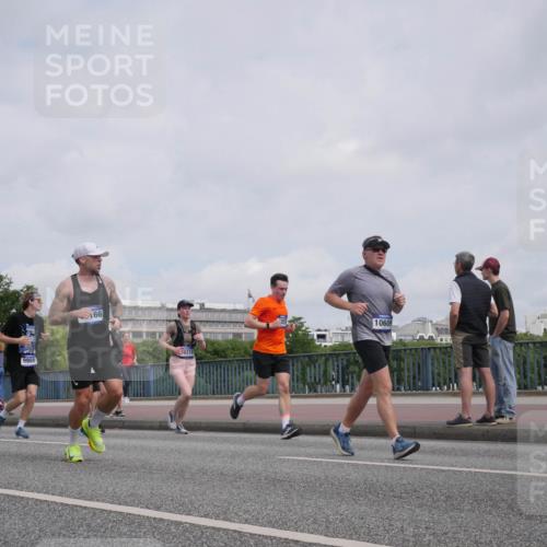 29.06.2025 - hella hamburg halbmarathon Luisa Fischer http://msf.ph/oto/8502831 29.06.2025 10:11:58 Kennedybrücke 9958, 166, 3210, 10609, 2427, 3762, 4859, 7198, 9823, 9951, 9958, 10035, 10092, 10194, 10609 meine-sportfotos.de