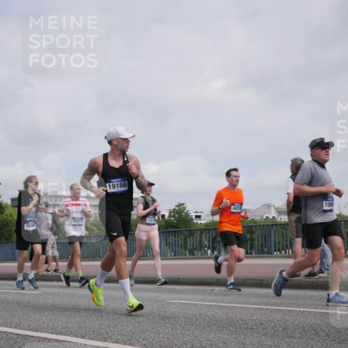 29.06.2025 - hella hamburg halbmarathon Luisa Fischer http://msf.ph/oto/8502835 29.06.2025 10:11:59 Kennedybrücke 9958, 9951, 19166, 13210, 4859, 1060, 2427, 3762, 4859, 7198, 9951, 9958, 10035, 10092, 10194, 10609 meine-sportfotos.de