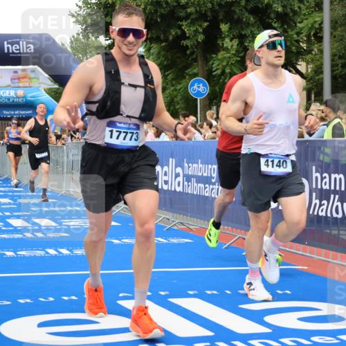 29.06.2025 - hella hamburg halbmarathon Strokosch-Dieckow http://msf.ph/oto/8502844 29.06.2025 10:52:21 Ziel 3715, 4140, 4419, 4587, 6164, 7178, 7896, 8371, 8661, 9074, 9145, 9876, 11791, 13015, 13211, 13707, 14561, 15144, 15446, 17773, 17997 meine-sportfotos.de