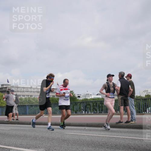 29.06.2025 - hella hamburg halbmarathon Luisa Fischer http://msf.ph/oto/8502845 29.06.2025 10:12:00 Kennedybrücke 9958, 9951, 3210, 1823, 2427, 3762, 4859, 9951, 9958, 10035, 10092, 10194, 10609 meine-sportfotos.de
