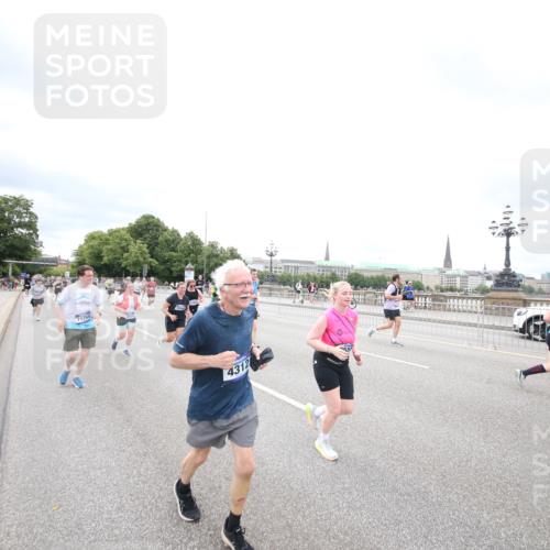 29.06.2025 - hella hamburg halbmarathon Jannik Wohlers http://msf.ph/oto/8502851 29.06.2025 10:58:48 Lombardsbrücke 1751, 1839, 2621, 2667, 2861, 3035, 3373, 3449, 3536, 3966, 4150, 4312, 5016, 5211, 5400, 5646, 6167, 6301, 6351, 6599, 6969, 7288, 7379, 7910, 8544, 8631, 8748, 8750, 8932, 9179, 10548, 10807, 10814, 11418, 11630, 11768, 11786, 11834, 11918, 12636, 12637, 13260, 15068, 15099, 17702, 18447, 18549, 18558, 19150, 19174 meine-sportfotos.de