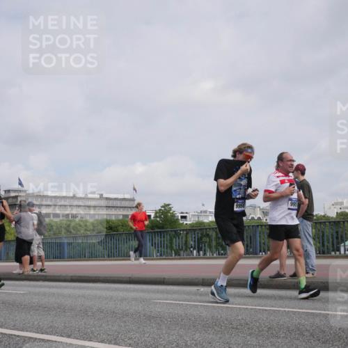 29.06.2025 - hella hamburg halbmarathon Luisa Fischer http://msf.ph/oto/8502852 29.06.2025 10:12:01 Kennedybrücke 9958, 995, 1823, 3762, 4859, 9951, 9958, 10035, 10092, 10194, 10609 meine-sportfotos.de
