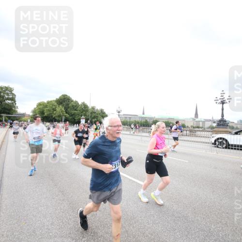 29.06.2025 - hella hamburg halbmarathon Jannik Wohlers http://msf.ph/oto/8502856 29.06.2025 10:58:48 Lombardsbrücke 1751, 1839, 2621, 2667, 2861, 3035, 3373, 3449, 3536, 3966, 4150, 4312, 5016, 5211, 5400, 5646, 6167, 6301, 6351, 6599, 6969, 7288, 7379, 7910, 8544, 8631, 8748, 8750, 8932, 9179, 10548, 10807, 10814, 11418, 11630, 11768, 11786, 11834, 11918, 12636, 12637, 13260, 15068, 15099, 17702, 18447, 18549, 18558, 19150, 19174 meine-sportfotos.de