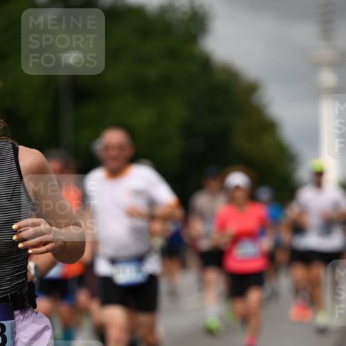29.06.2025 - hella hamburg halbmarathon Dr. Thomas Lammeyer http://msf.ph/oto/8502857 29.06.2025 10:25:48 Kennedybrücke 1072, 1191, 1250, 1401, 1958, 2271, 2315, 2353, 2529, 2635, 2815, 2841, 3122, 3606, 3770, 3817, 4697, 4786, 5061, 5122, 5395, 5412, 5493, 5641, 5759, 5957, 6086, 6103, 7075, 7228, 7522, 7672, 7781, 8095, 8286, 8959, 9326, 9369, 9483, 9499, 9532, 9624, 10019, 10125, 10374, 10787, 10874, 11117, 11425 meine-sportfotos.de