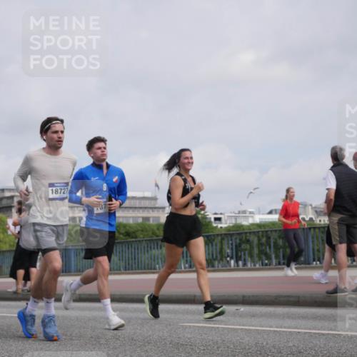 29.06.2025 - hella hamburg halbmarathon Luisa Fischer http://msf.ph/oto/8502867 29.06.2025 10:12:03 Kennedybrücke 18727, 1823, 3762, 4592, 9951, 9958, 10035, 10194, 10609 meine-sportfotos.de