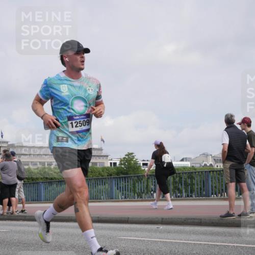 29.06.2025 - hella hamburg halbmarathon Luisa Fischer http://msf.ph/oto/8502879 29.06.2025 10:12:04 Kennedybrücke 12509, 1823, 3762, 4592, 9951, 9958, 10035, 10194 meine-sportfotos.de