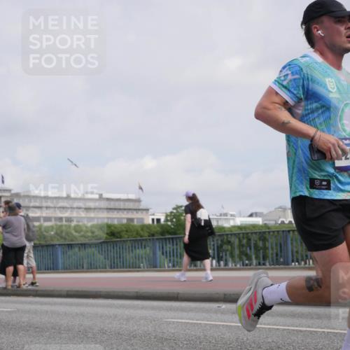 29.06.2025 - hella hamburg halbmarathon Luisa Fischer http://msf.ph/oto/8502883 29.06.2025 10:12:04 Kennedybrücke 50, 1823, 3762, 4592, 9951, 9958, 10035, 10194 meine-sportfotos.de