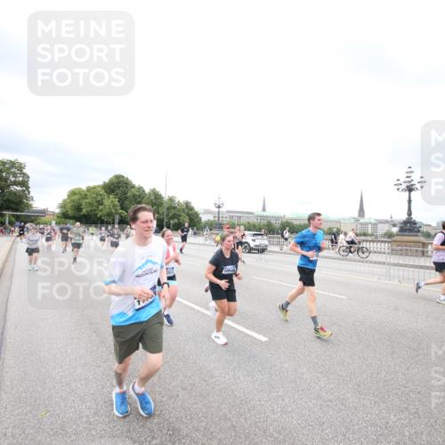 29.06.2025 - hella hamburg halbmarathon Jannik Wohlers http://msf.ph/oto/8502884 29.06.2025 10:58:49 Lombardsbrücke 1751, 1839, 2667, 2861, 3035, 3373, 3449, 3536, 3966, 4150, 4312, 5016, 5211, 5400, 5646, 6167, 6301, 6351, 6599, 6969, 7288, 7379, 7910, 8544, 8631, 8748, 8750, 8932, 9179, 9209, 9244, 9968, 10548, 10807, 10814, 11418, 11630, 11768, 11786, 11834, 11918, 12636, 12637, 13249, 13260, 15068, 15099, 17702, 18447, 18549, 18558, 19174 meine-sportfotos.de