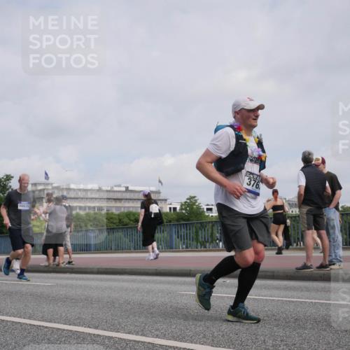 29.06.2025 - hella hamburg halbmarathon Luisa Fischer http://msf.ph/oto/8502889 29.06.2025 10:12:06 Kennedybrücke 10035, 376, 1823, 3762, 4592, 10035, 10194 meine-sportfotos.de