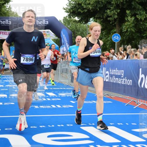29.06.2025 - hella hamburg halbmarathon Strokosch-Dieckow http://msf.ph/oto/8502891 29.06.2025 10:52:18 Ziel 4140, 4419, 4587, 4837, 5032, 5087, 5482, 6164, 7896, 9074, 9876, 12135, 13015, 13211, 13707, 14300, 15144, 15275, 15446, 16003, 16591, 17130, 17773, 17997, 18475 meine-sportfotos.de