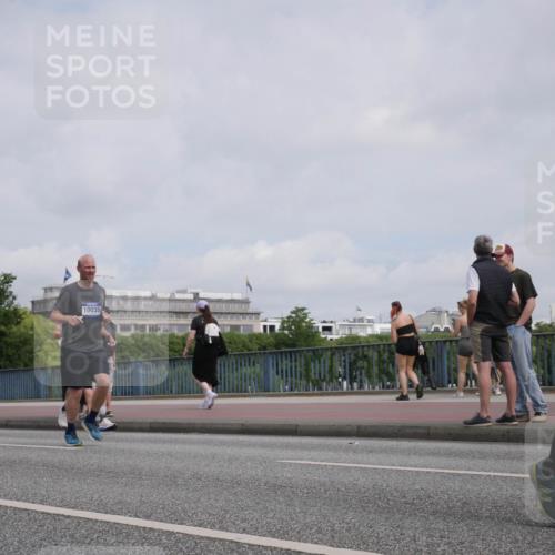 29.06.2025 - hella hamburg halbmarathon Luisa Fischer http://msf.ph/oto/8502896 29.06.2025 10:12:06 Kennedybrücke 1823, 3762, 4592, 10035, 10194 meine-sportfotos.de