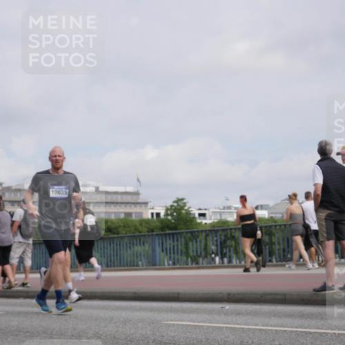 29.06.2025 - hella hamburg halbmarathon Luisa Fischer http://msf.ph/oto/8502899 29.06.2025 10:12:07 Kennedybrücke 10035, 1823, 3762, 4592, 9297, 10035, 10194 meine-sportfotos.de
