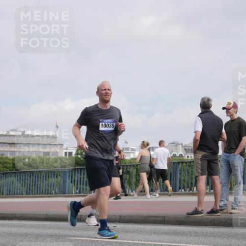 29.06.2025 - hella hamburg halbmarathon Luisa Fischer http://msf.ph/oto/8502906 29.06.2025 10:12:08 Kennedybrücke 10035, 1823, 3762, 4592, 9297, 10035, 10194 meine-sportfotos.de