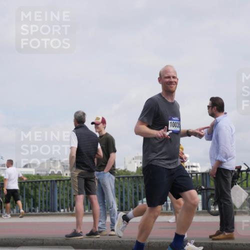 29.06.2025 - hella hamburg halbmarathon Luisa Fischer http://msf.ph/oto/8502915 29.06.2025 10:12:09 Kennedybrücke 10035, 1823, 3762, 4592, 9297, 10035, 10194 meine-sportfotos.de