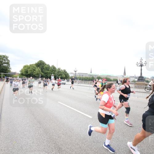 29.06.2025 - hella hamburg halbmarathon Jannik Wohlers http://msf.ph/oto/8502917 29.06.2025 10:58:50 Lombardsbrücke 1751, 1839, 2667, 2861, 3035, 3449, 3536, 3693, 3966, 4150, 4312, 5016, 5211, 5400, 5646, 6167, 6301, 6351, 6599, 6969, 7288, 7379, 7502, 7910, 8544, 8748, 8750, 8932, 9056, 9179, 9209, 9244, 9968, 10548, 10807, 10814, 11418, 11630, 11768, 11786, 11834, 11918, 12636, 12637, 13249, 14068, 15068, 15099, 17702, 18161, 18447, 18546, 18549, 18558, 19174 meine-sportfotos.de