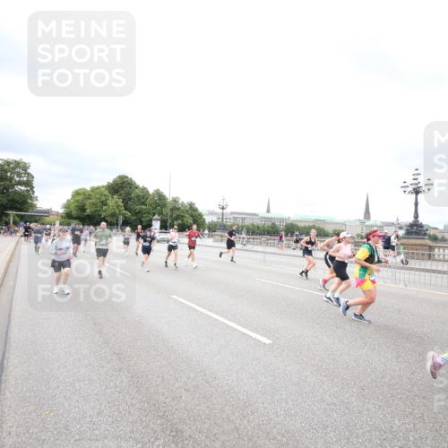29.06.2025 - hella hamburg halbmarathon Jannik Wohlers http://msf.ph/oto/8502930 29.06.2025 10:58:51 Lombardsbrücke 1751, 1839, 2052, 2100, 2667, 2861, 3035, 3449, 3536, 3693, 3966, 4150, 4312, 5016, 5211, 5400, 5646, 6301, 6351, 6599, 6969, 7288, 7379, 7467, 7502, 7910, 8544, 8748, 8750, 8932, 9056, 9179, 9209, 9244, 9968, 10548, 10807, 10814, 11418, 11630, 11768, 11786, 11834, 11918, 12636, 12637, 13249, 14068, 15068, 15099, 17702, 18161, 18447, 18546, 18549, 18558, 19174 meine-sportfotos.de
